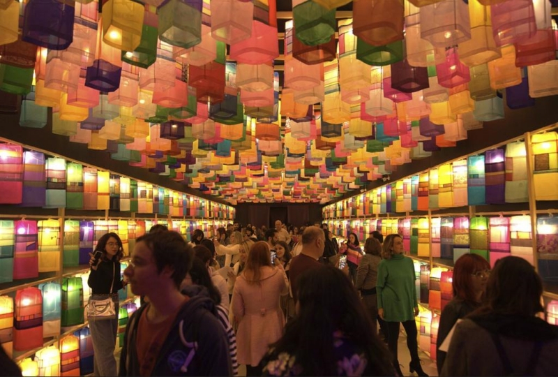 The lanterns displayed at 