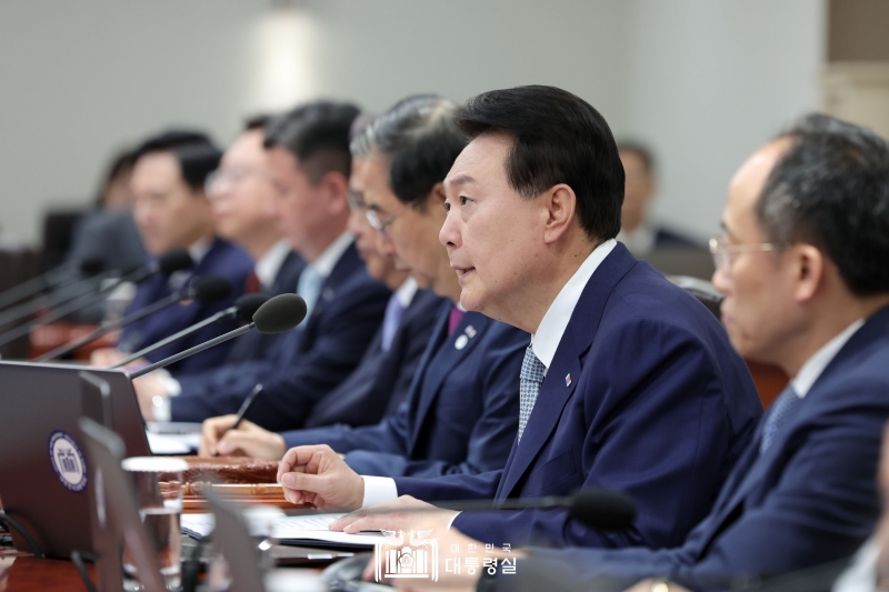 President Yoon Suk Yeol (second from right) on June 27 chairs his 26th Cabinet meeting at the presidential office in Seoul. (Office of the President) 
