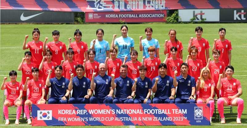 The women's national soccer squad for the FIFA Women's World Cup in Australia and New Zealand on the afternoon of July 7 pose for a team photo at the National Training Center in Paju, Gyeonggi-do Province.