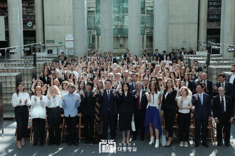 President Yoon Suk Yeol (sixth from left in front row) and first lady Kim Keon Hee (seventh from left in front row) on July 14 pose for a group photo at the event (Cultural Chat With Young Poles) at the University of Warsaw Library. 