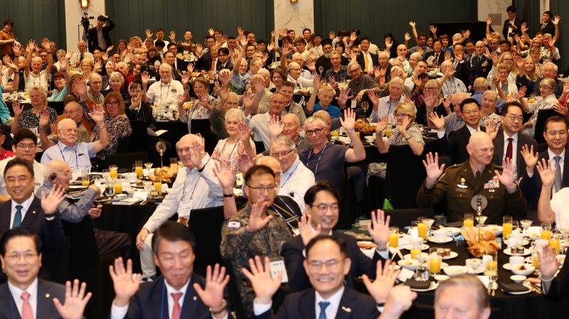 A breakfast event was held at the Sofitel Ambassador Seoul Hotel in Seoul's Songpa-gu District, on July 25, to thank Korean War veterans. The event was attended by 64 veterans from 21 countries along with their family members who are on a six-day trip to Korea from July 24 through 29.