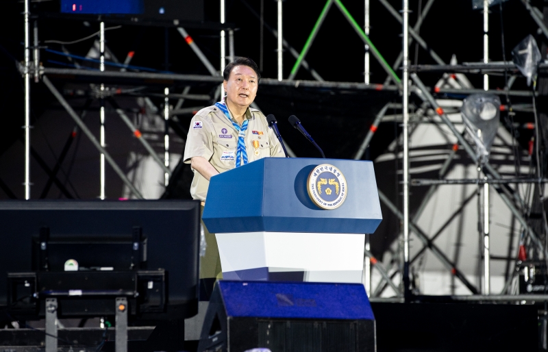 President Yoon Suk Yeol on the afternoon of Aug. 2 delivers a welcoming speech at the opening ceremony of the 25th World Scout Jamboree in Saemangeum, an estuarine tidal flat in Buan-gun County, Jeollabuk-do Province. (World Organization of the Scout Movement) 