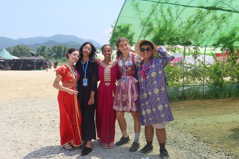 Scouts dressed in traditional costumes of their countries on Aug. 6 pose for a photo during Cultural Exchange Day at the 25th World Scout Jamboree in Saemangeum. From left are three scouts from Morocco, one from Austria and another from Vietnam. (Cao Thi Ha)