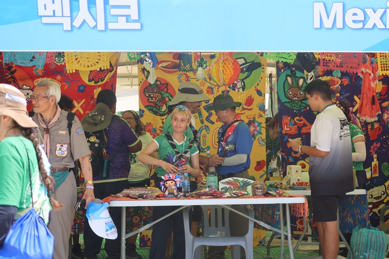 The Mexican scouts' tent at the 25th World Scout Jamboree in Saemangeum features colorful fabric decorations. (Cao Thi Ha)