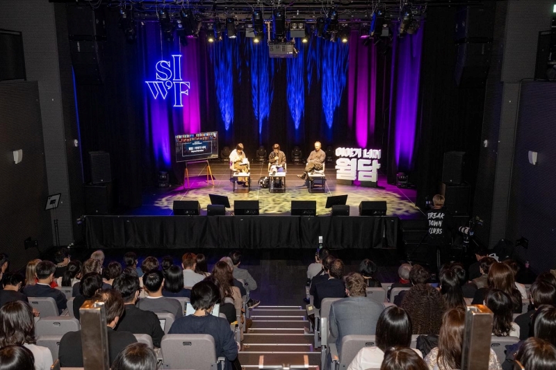 This year's Seoul International Writers' Festival will run from Sept. 8-13 on Nodeulseom Island. Shown is a scene from last year's event at Seoul Community Cultural Center Seogyo in Seoul's Mapo-gu District. (Festival's official Facebook page) 
