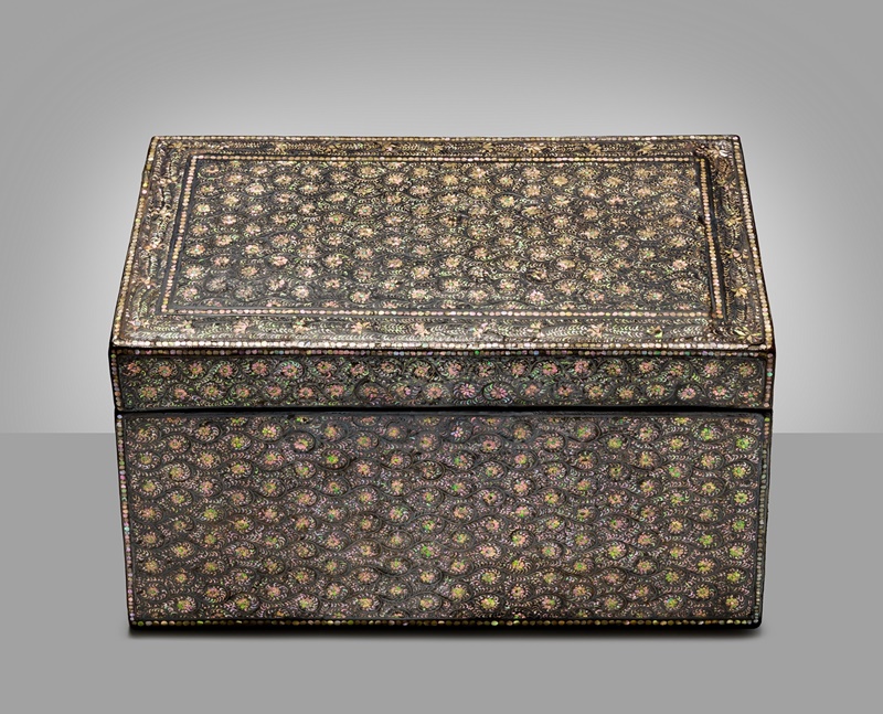 The Cultural Heritage Administration on Sept. 6 released this photo of the recently recovered relic Lacquered Box with Inlaid Mother-of-pearl Chrysanthemum and Scroll Design from the Goryeo Dynasty. 