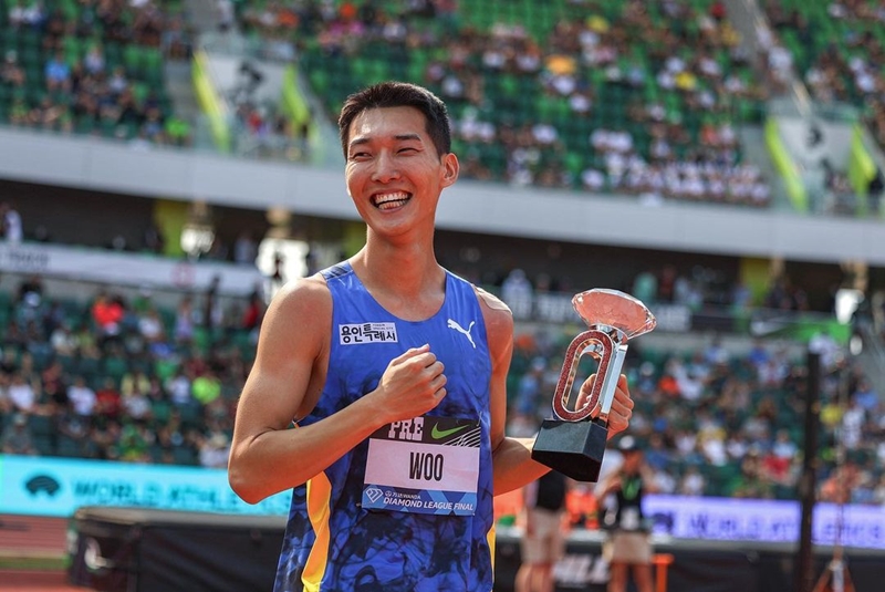 Woo Sang-hyeok celebrates on Sept. 16 after winning the men's high jump final at the World Athletics' Rome/Florence Diamond League at Hayward Field in Eugene, Oregon. (Woo's official Instagram account) 