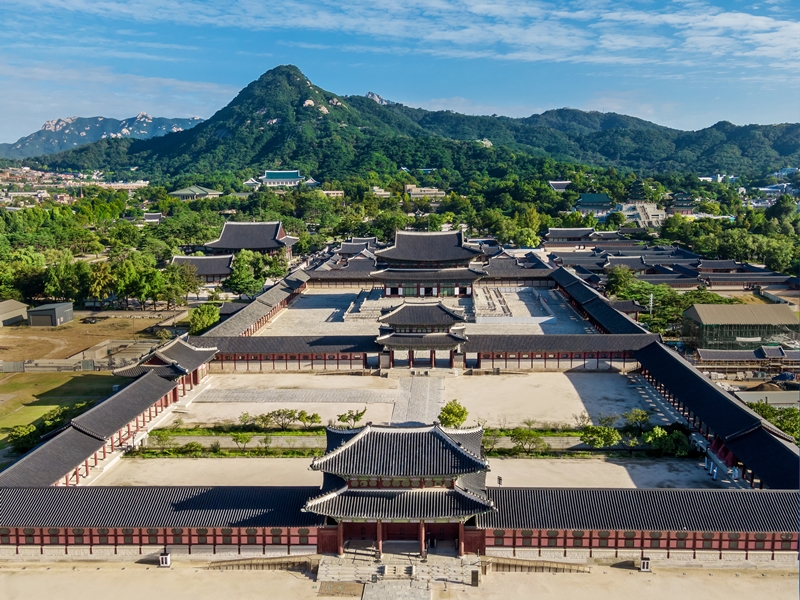 Gyeongbokgung Palace will offer free admission from Sept. 28 to Oct. 3 to mark Chuseok (Korean Thanksgiving). (Cultural Heritage Administration)