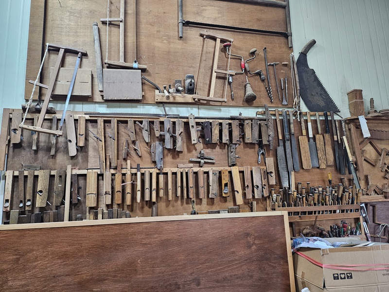 The tools of somokjang (joinery artisan) Jeong Jin-ho are neatly arranged at his work space in the township of Myeongseok-myeon in Jinju, Gyeongsangnam-do Province. (Cao Thi Ha) 