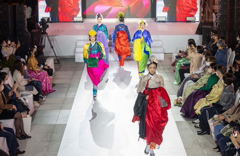 This is a photo from the 2022 Hanbok Culture Week on Oct. 21 last year at the tourism center HiKR Ground in Seoul's Jung-gu District. (Event's official website)