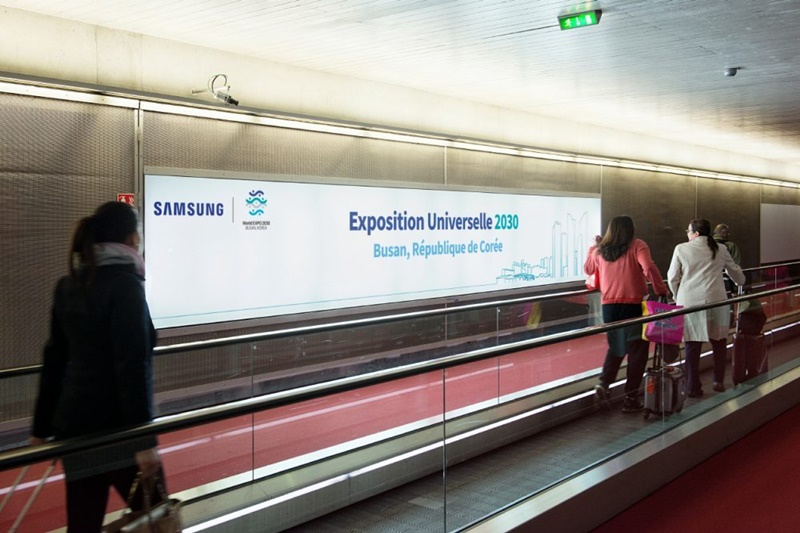 An ad for Busan's bid to host the 2030 World Expo is posted at the arrival section of 2E Terminal at Paris Charles de Gaulle Airport. (Samsung Electronics)