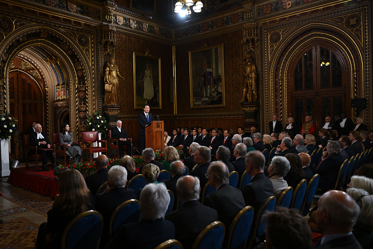 President Yoon Suk Yeol on Nov. 21 gives a speech to the British Parliament at the Palace of Westminster in London. (Kang Min Seok from Office of the President) 
