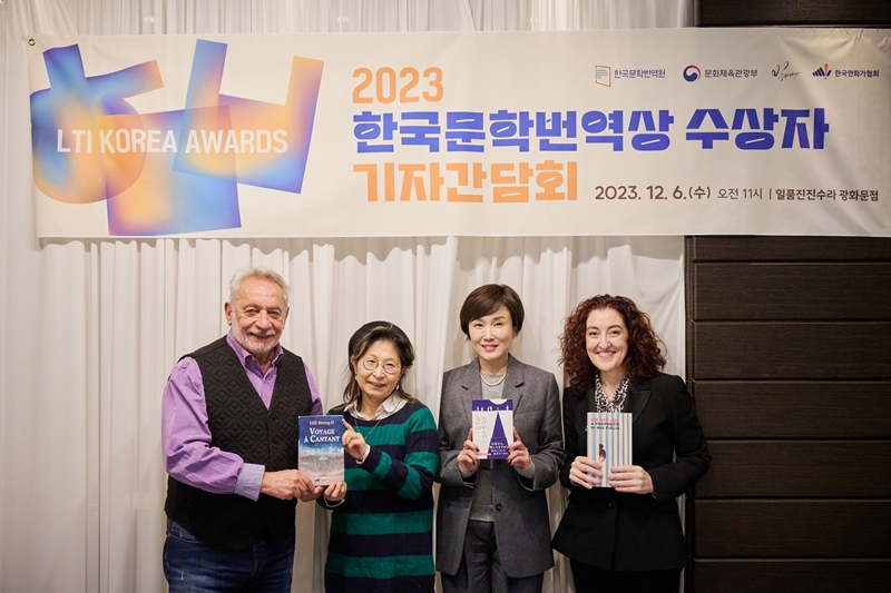The four grand prize winners of this year's Literature Translation Institute (LTI) Korea Awards on Dec. 6 pose for photos at a news conference held in Seoul's Jongno-gu District. From left are Jean-Claude De Crescenzo, Kim Hye-gyeong, Oh Young-a and Lia Iovenitti (LTI Korea)