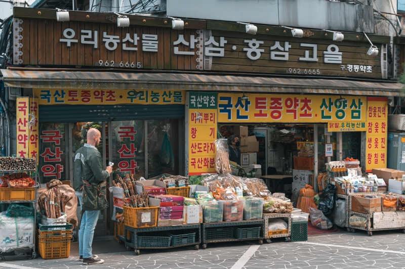 Bart von Genugten explores the Jegi-dong neighborhood of Seoul's Dongdaemun-gu District.