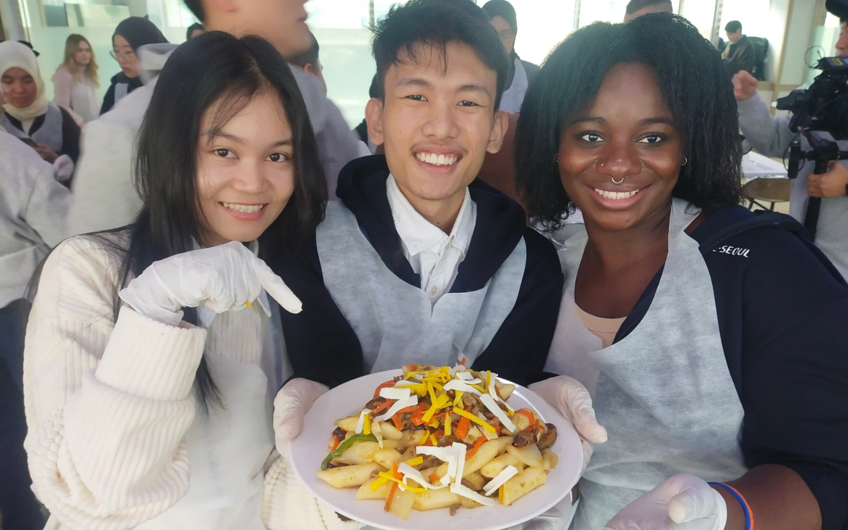 Camp participants experience Korea's culinary treasures. (John Axel Orencia)