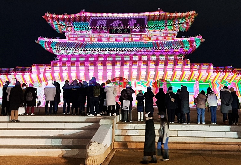 Through Jan. 21, the 800 m-long media display 