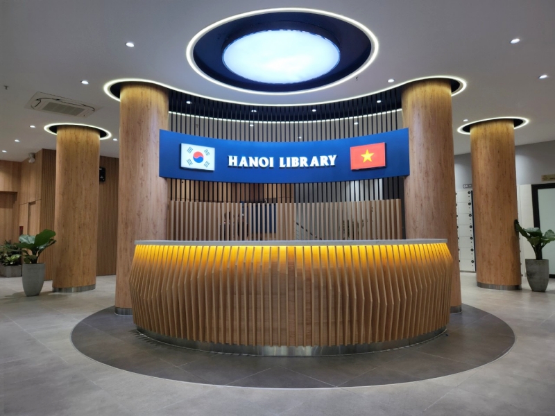 The Ministry of Culture, Sports and Tourism's first public library project abroad, Hanoi Library in Vietnam, has been completed at the end of this month after work began in 2021. Shown is the facility's lobby.