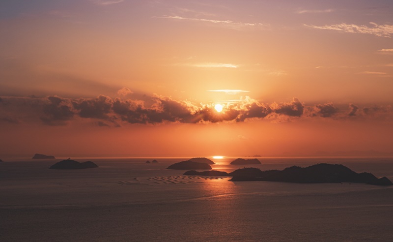 This sunset is seen from the ninth floor of the observatory in Ttanggeut Village of Haenam-gun County, Jeollanam-do Province (Travie) 
