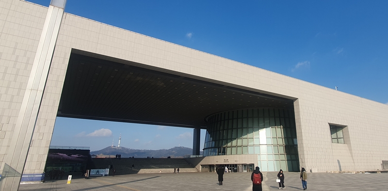 This is an exterior view of the National Museum of Korea in Seoul's Yongsan-gu District. (Lee Kyoung Mi) 