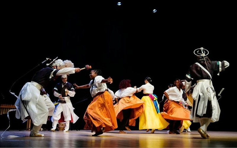 The KSI in Bogota, Colombia, invites Korean arts troupes like the Korean National Ballet and Korea National Contemporary Dance Company to perform at international events. Shown are artists from the Casa Tumaco Foundation in Medellin, Colombia, and Korea National University of Arts on Sept. 8, 2023, putting on a performance integrating Korean and Colombian culture at Auditorio Mario La Serna (Mario La Serna Auditorium) of Universidad de Los Andes (University of Los Andes) in Bogota. 