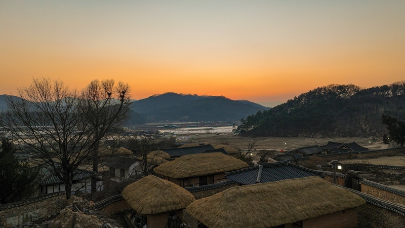 Hangae Village is located in Seongju-gun County, Gyeongsangbuk-do Province, one of this year's selections as a specialized city for night tourism. 