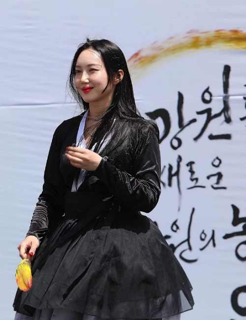 Kim So-young holds a calligraphy performance in Inje-gun County, Gangwon-do Province on June 2, 2023. 