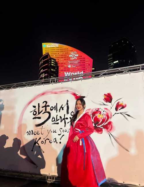 Calligrapher Kim So-young in October 2023 holds a performance in Dubai, the United Arab Emirates. 