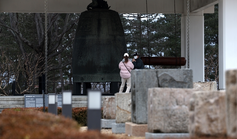 A prominent German scholar said the Sacred Bell of King Seongdeok, which was designated a National Treasure in 1962, alone could make a museum. 