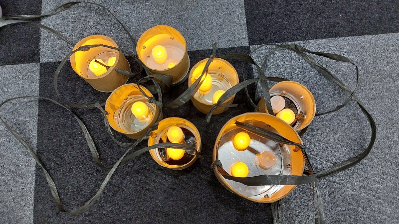 To play jwilbulnori at the event, participants used containers with battery-powered fake candles.