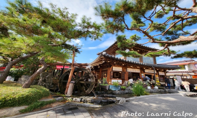 This Hanok-style store is in Jeonju Hanok Village. (Nov. 12, 2023) 
