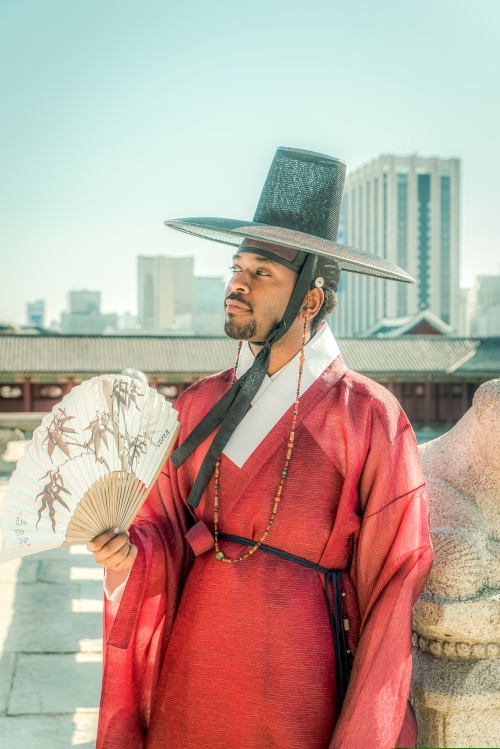 Maronko Moise wears a hanbok with a folding jeopsun fan.  (Maronco Moses) 