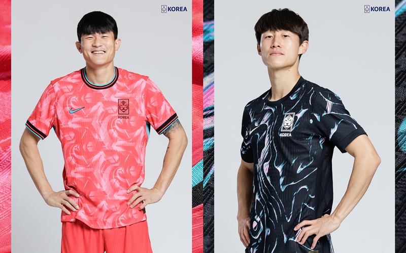 The Korea Football Association (KFA) on March 19 unveiled the new uniforms of the national soccer team, with the home version shown on the left and the away edition on the right. (KFA's official Instagram account)