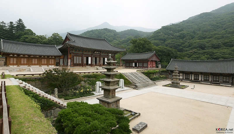 Hwaeomsa Temple in Gurye-gun County, Jeollanam-do Province, offers templestays. (Korea.net DB)