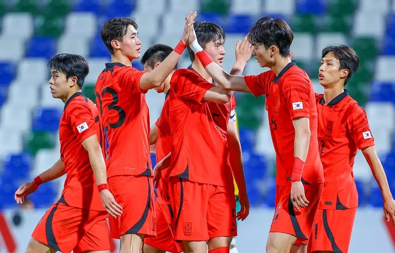 The national U-23 soccer team on March 27 defeated Australia in a penalty shootout, 4-3 (2-2), to win this year's West Asian Football Federation (WAFF) Championship at Al Fateh Stadium in Al Mubarraz, Saudi Arabia. (WAFF)