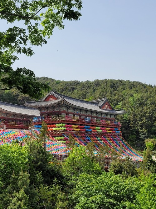 Samgwangsa Temple is located in downtown Busan.