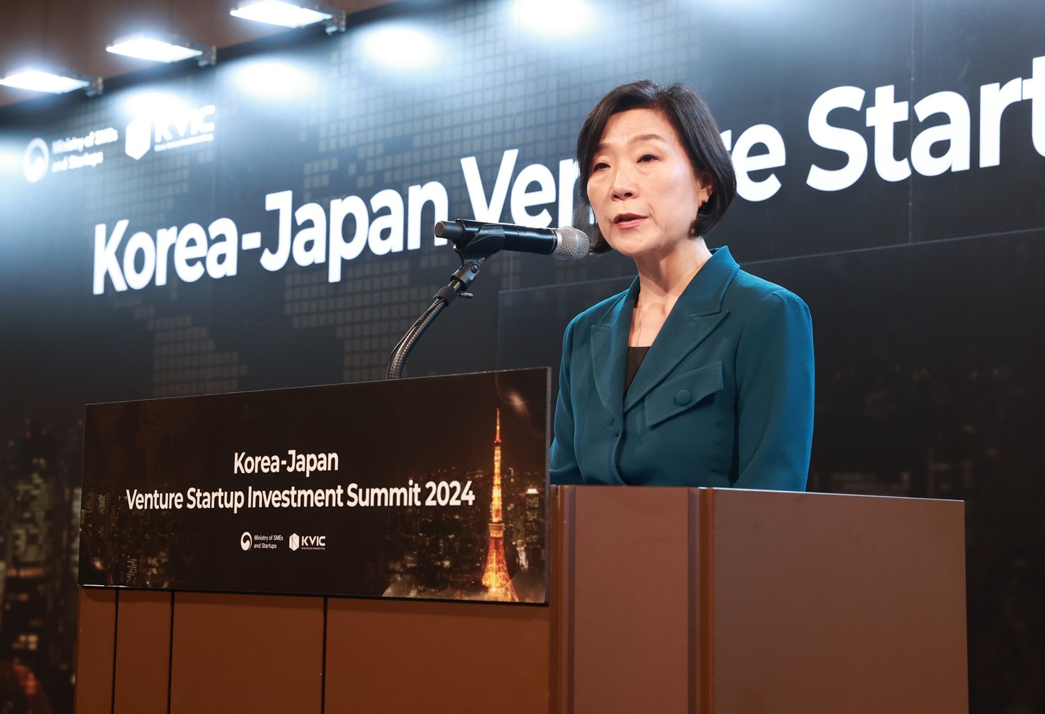 The Ministry of SMEs and Startups on May 13 told an emergency meeting of economy-related ministers chaired by Deputy Prime Minister and Minister of Economy and Finance Choi Sang-mok that investment in domestic venture companies in the first quarter jumped 6% from the same quarter last year. Shown is Minister of SMEs and Startups Oh Youngju on May 10 delivering the opening speech at the 2024 Korea-Japan Startup Investment Summit at Toranomon Hills Mori Tower in Tokyo, Japan. (Ministry of SMEs and Startups)