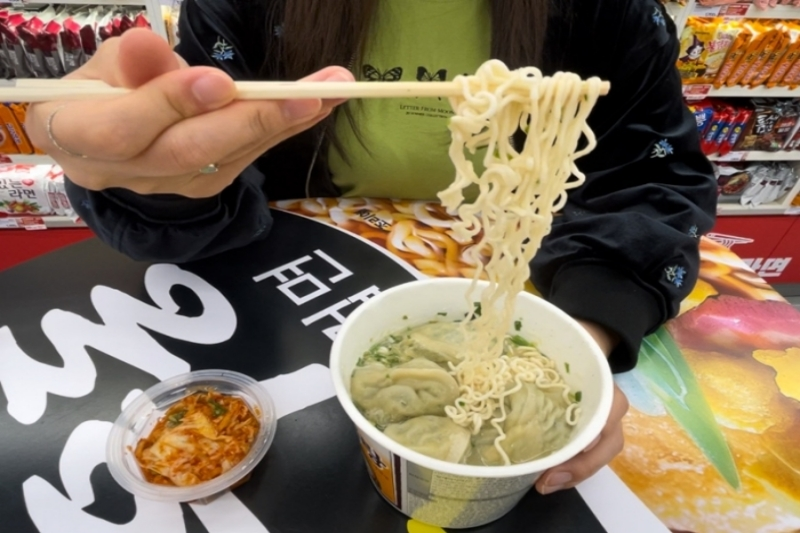 Gomtang mandu ramyeon is ox bone soup-flavored instant noodles topped with dumplings.