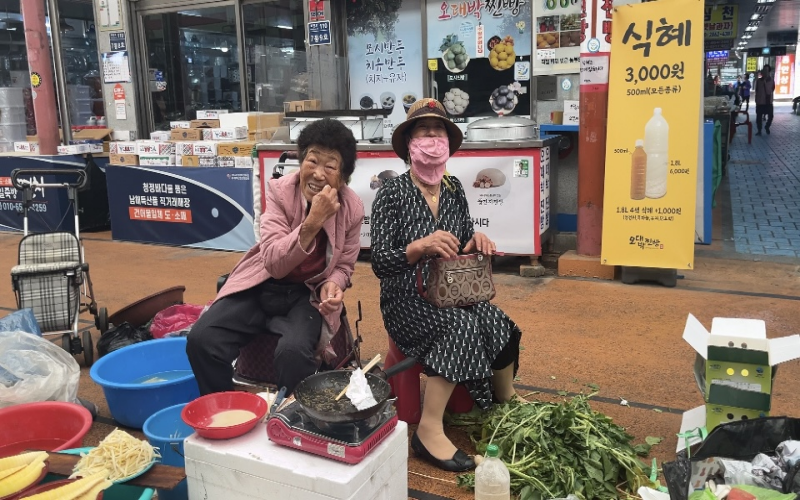 These two women are sellers at the market in Namhae-gun County, Gyeongsangnam-do Province.
