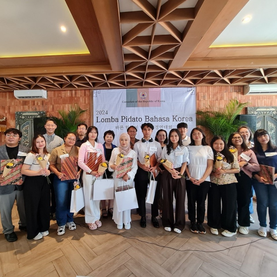 The winners and judges. Photo from Instagram Korean Consulate in Bali.