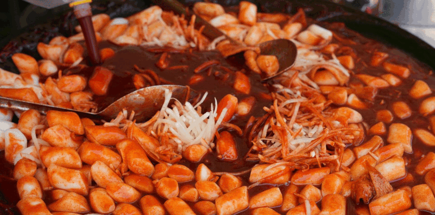 The country's No. 4 city Daegu hosted the fourth Tteokbokki (Spicy Rice Cake) Festival from May 4-5.
