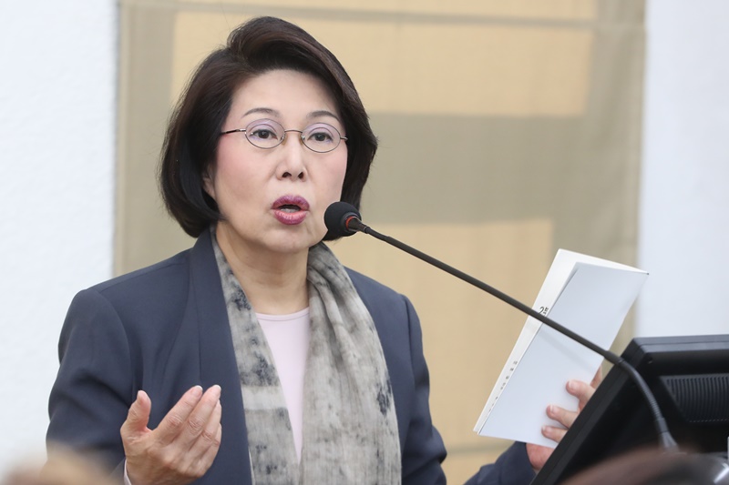 Kim Sookhee, former president of the Korean branch of ASSITEJ (International Association of Theatre for Children and Young People), on May 28 speaks after receiving the Lifetime Achievement Award at the ASSITEJ World Congress 2024 in Havana, Cuba. (Yonhap News)  