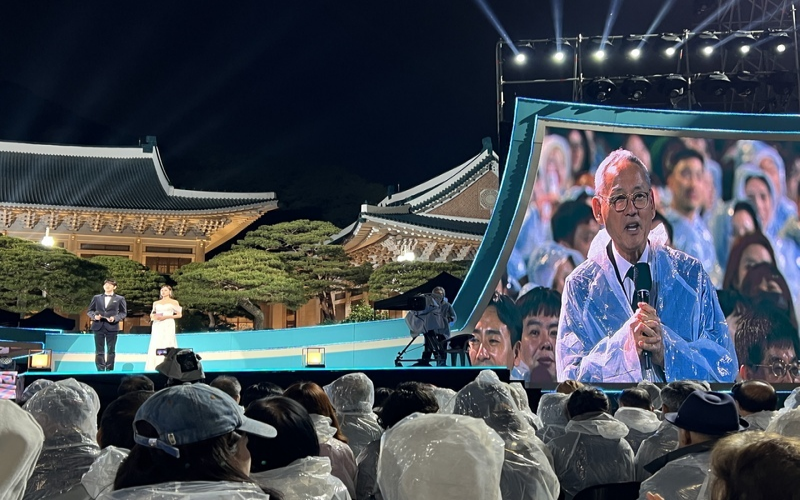 A warm greeting from the Minister of Culture, Sports and Tourism of Korea, Yu In Chon