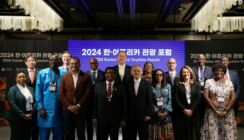 Minister of Culture, Sports and Tourism Yu In Chon (fifth from left in front row) on June 3 takes a group photo with Mauritian President Prithvirajsing Roopun (fourth from left in front row) and other VIPs attending the 2024 Korea-Africa Tourism Forum at Four Seasons Hotel Seoul in the capital's Jongno-gu District. 