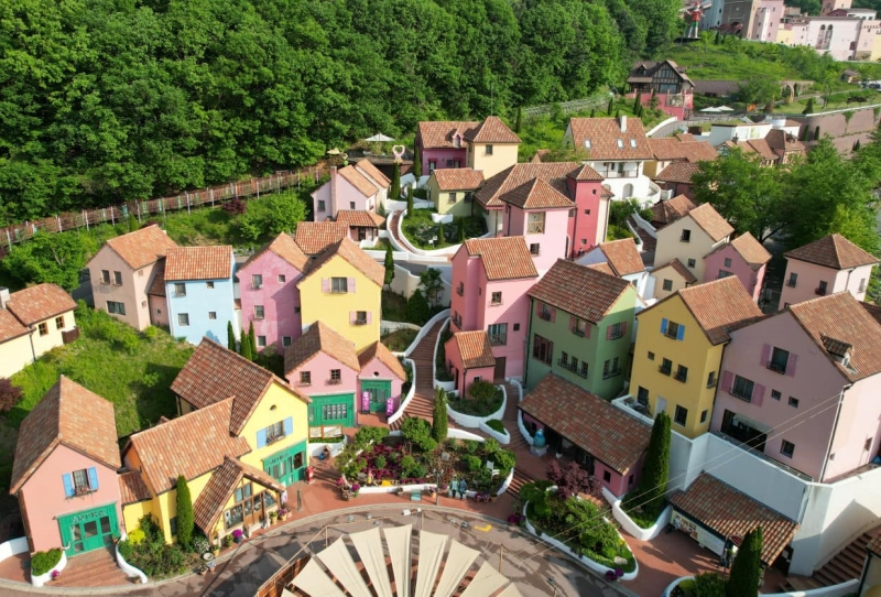 Two new versions of Gyeonggi Tour Pass released on June 3 offer unlimited entry to 85 tourist attractions in Gyeonggi-do Province within a designated period. Shown is Petit France, a business that accepts the pass in Gapyeong-gun County, Gyeonggi-do. (Petit France's official Facebook) 