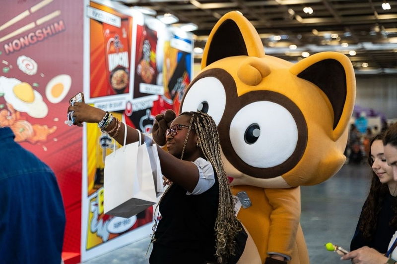 Exports of Hallyu (Korean Wave)-related products and services last year hit KRW 19.54 trillion, up 5.1% from 2022. Shown is a visitor taking photos at the Korea Expo 2024 held at the Paris Expo Porte de Versailles in the French capital, an event that ran from May 24-26. (Expo's official Instagram account)