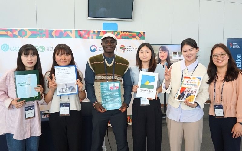 Members of 2024 KAF Supporters (L-R) Seojin Lim, Eunjung Choi, Joshua Wera, Gyuyeon Nam, and Lee Sehee posing with KAF Official, Jeon SeungEun at the 2024 Korea-Africa Summit, KINTEX (Ilsan, Korea).Photo by Joshua Wera. Courtesy of Korea Africa Foundation.