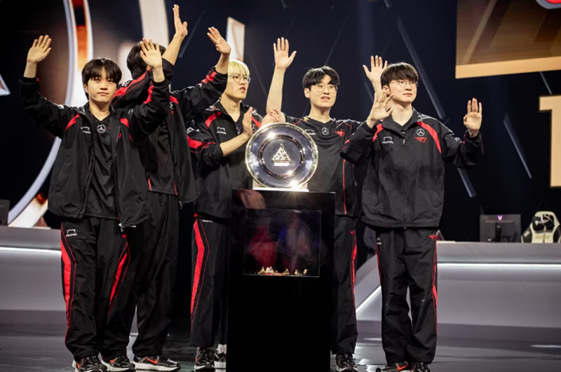T1 on July 7 poses for photos after winning the inaugural League of Legends Esports World Cup (EWC) in Riyadh, Saudi Arabia. (EWC's official Instagram account) 
