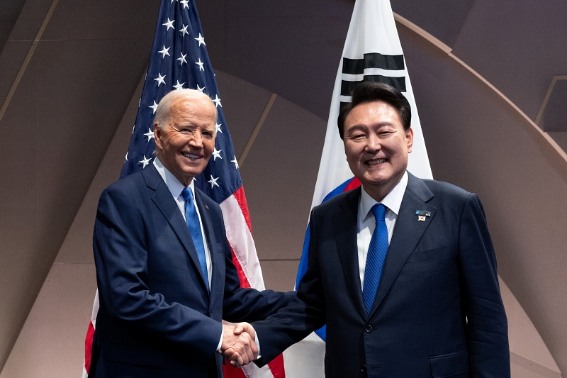 President Yoon Suk Yeol on July 11 shakes hands with U.S. President Joe Biden at their bilateral talks on the sidelines of the North Atlantic Treaty Organization (NATO) Summit at the Walter E. Washington Convention Center in Washington. (Yonahp News)