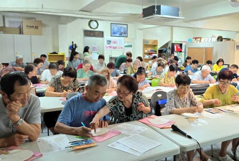 Elderly Goryeoin on July 11 attend a cultural education class to prevent Alzheimer's at a geriatric care center for Goryeoin at Gwangju Goryeoin General Support Center. (Gwangju Goryeoin General Support Center)