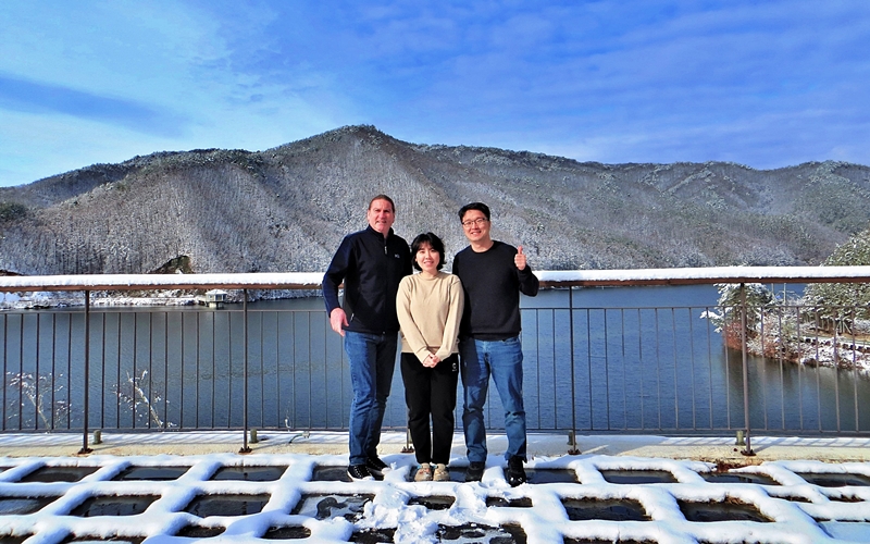 Writers of a new guide on the country's national parks -- Christian Jorgensen (left); Yoon Hong-geun, general manager of Sobaeksan National Park Nature Center (right), and center staff member Park Hyeong-jeong -- in February take a photo at the park in Yeongju, Gyeongsangbuk-do Province. The three often met at the center's management office to discuss content to include in Hiking the National Parks of Korea. (Christian Jorgensen)